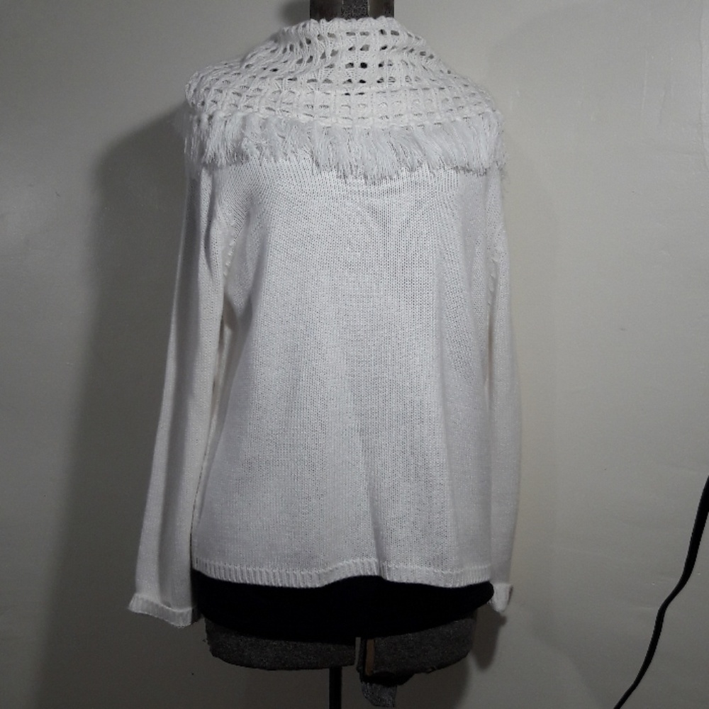Pullover sweater